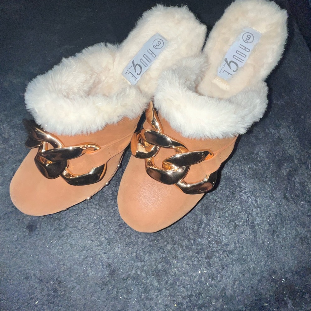 Rouge Helium Tan and Gold Mules with Plush Lining